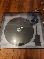 Realistic LAB-130 Precision Belt Drive Turntable With Top.. For Parts Does Power