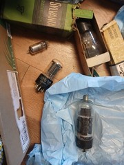 LOT 100+ VTG Vacuum TUBES NOS and maybe used 6CD6GA 59-35 5R4GYB RCA 47
