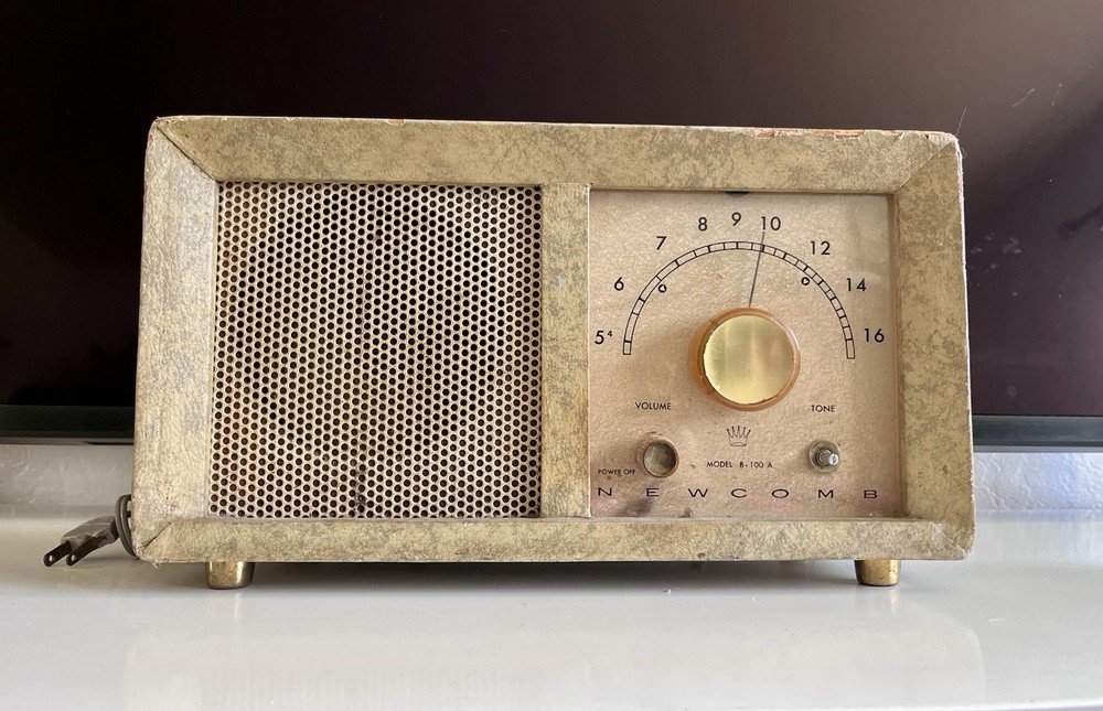 Vintage Newcomb Radio Model B-100 A From Late 1940s Made In USA Tested, Works