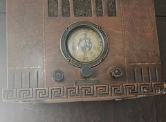 RARE Antique Silver Marshall All World 5 Walnut Tombstone Art Deco Radio