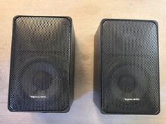 Realistic Minimus 7 Black Bookshelf Speakers Vintage No. 40-2030c
