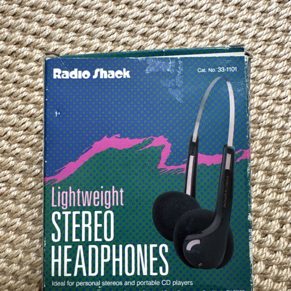 Radio Shack 3.5mm Lightweight Headphones Over The Ears Wired New 3300088 Vintage