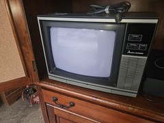 Mitsubishi 13″ CS-1342R TV for Retro Gaming With Antenna Works
