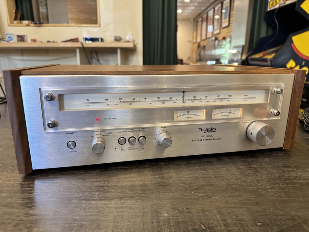 Vintage Technics By Panasonic ST-7600 FM/AM Stereo Tuner Wood Cabinet