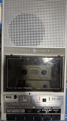 GENERAL ELECTRIC CASSETTE RECORDER MODEL 3-5157 3 WAY POWER – Works Great*