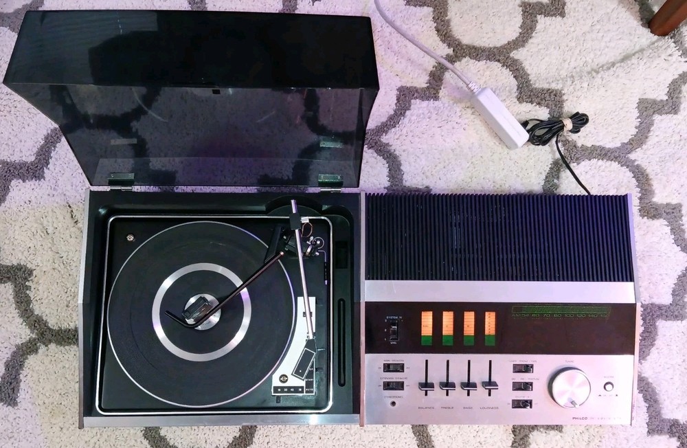 Vintage PHILCO / FORD Model : M4780 Combo FM / AM Radio Turntable System