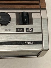Vtg. GE FM /AM Woodgrain Clock Radio with Alarm Model# 7-4634B Malaysia