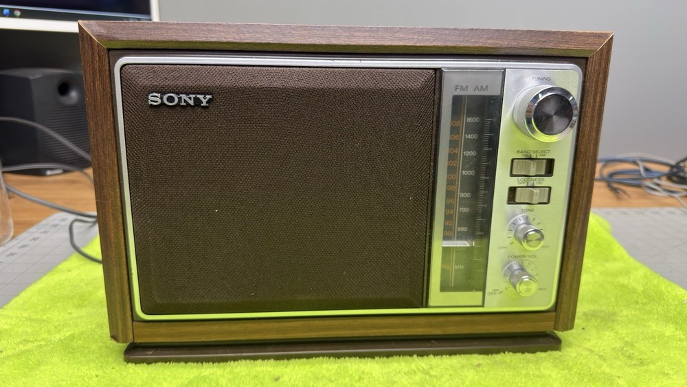 SONY FM/AM RADIO MODEL ICF-9740W TABLETOP WOOD GRAIN 13″ X 9″ + Antenna SERVICED