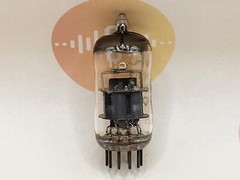 1x Philips PCC88 7DJ8 (6DJ8 equiv.) D-getter Pinched Waist -Heerlen, NL ’57 -NOS