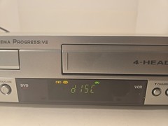 Sanyo DVW-7100 – No Remote Cinema Progressive VCR/DVD combo Tested and working