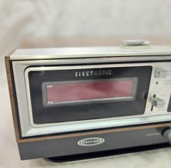 Zenith Model H472W AM/FM Clock Radio Circle of Sound Restored with Green LEDs