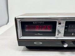 Vtg Zenith Model H472W Solid State Retro Circle of Sound AM FM Alarm Clock Radio
