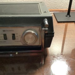 Vintage Triumph Model 820 AM FM Clock Radio Japan 10 Transistor Radio Works