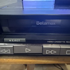 Sony Betamax Video Cassette Recorder SL-3030 Powers On for parts/repair