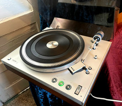 Great Condition Vintage Philips 212 Electronic Turntable -Cleaned and Serviced