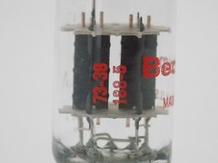 1x Beckman 12AU7 – 2-Triode Audio Amp = ECC82 95-126-01 CC82E – USA Red Print