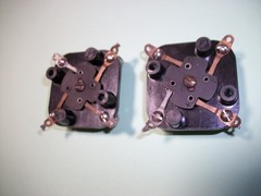 Pair of 4 pin UX-4 breadboard tube sockets from the late 1920s.
