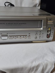 Emerson EWD2202 DVD/VHS VCR Combo Player 4-Head Hi-Fi Stereo w/ Universal Remote