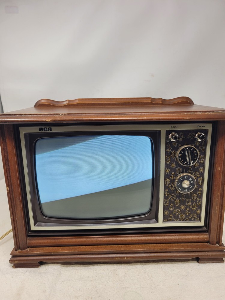 Vintage 1960s RCA MINIATURE CABINET TV TELEVISION 100L 9″-Console Rare Powers On