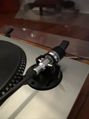 Realistic LAB-130 Precision Belt Drive Turntable With Top.. For Parts Does Power