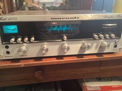 VINTAGE MARANTZ 2235 stereo receiver works well needs back blue lights speakers?