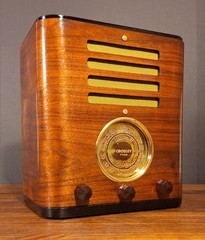 Old Antique Wood Crosley Fiver 517 Vintage Tube Radio -Restored Working Tabletop