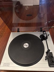 Realistic LAB-130 Precision Belt Drive Turntable With Top.. For Parts Does Power