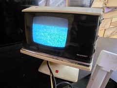 Sharp 3S-111W Portable TV – 1970’s – White Retro Space Age Design. Works w/stand