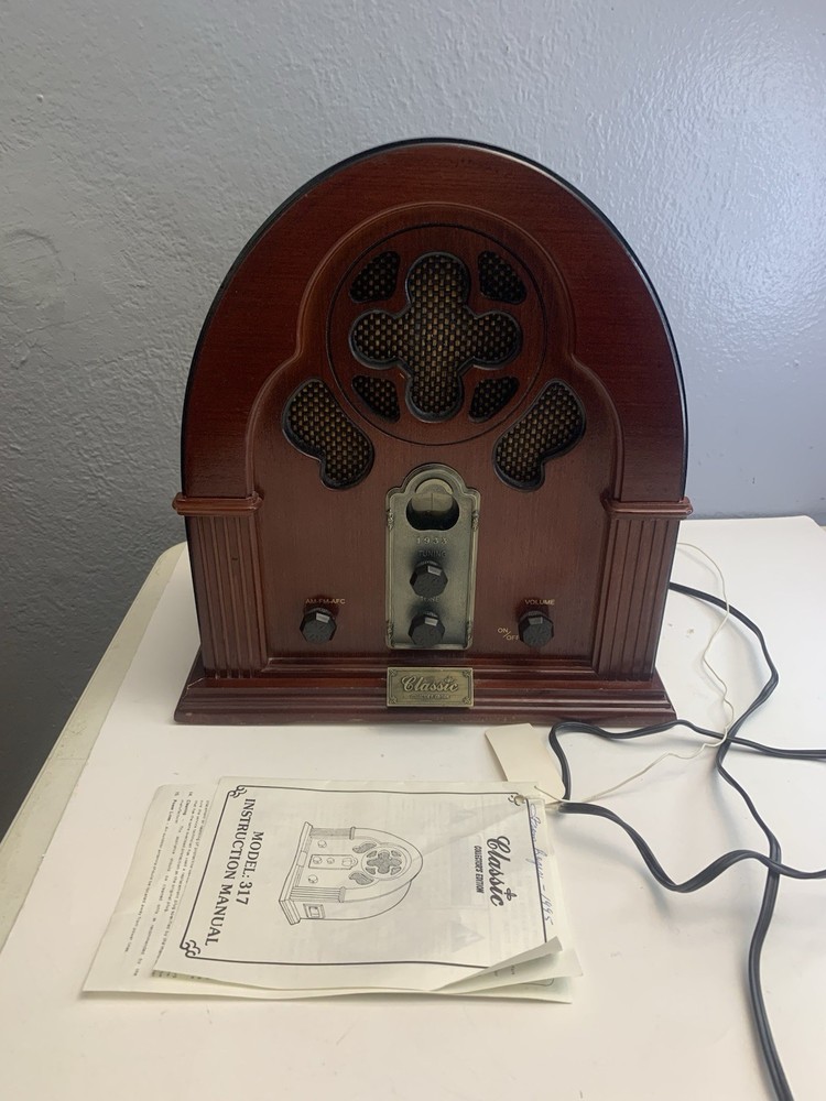 MCA Universal Classic Radio AM FM Cassette Model 317 Working with Manual Vintage