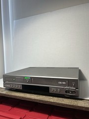 Samsung DVD-V2000 DVD/VCR Combo Player, VHS & DVD, Hi-Fi Stereo 4-Head