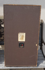 1980’s Sanyo SS-340 26″ Home Audio Floor Standing Walnut Speaker Pair 8 Ohm