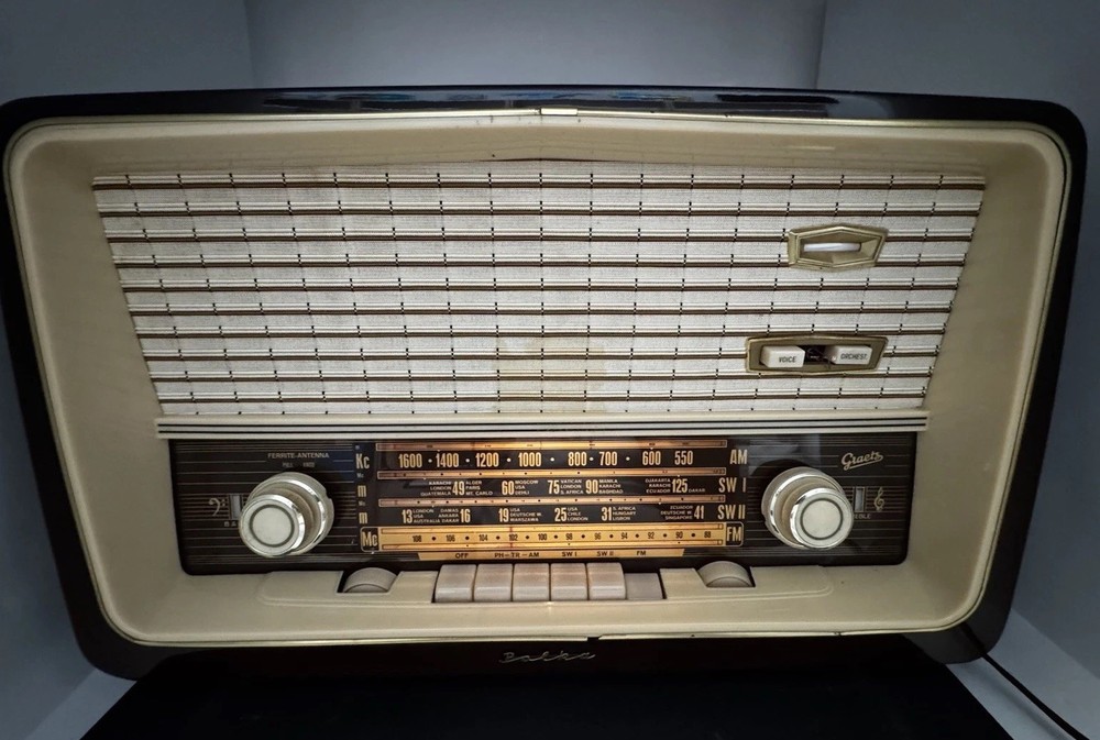 Vintage Graetz Polka 813E Tube Radio Made in Germany AM/FM Shortwave 1950s