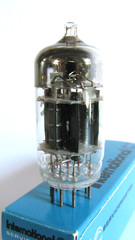 One 1950s Raytheon 5814A (ECC82 12AU7) Tube – Black Plates, 3 Mica, Top [ ]