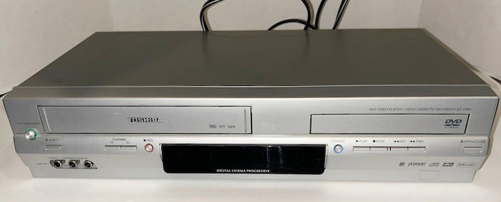 Toshiba SD-V394SU DVD/VHS Combo Deck No Remote. Nice W/ Minor Wear!