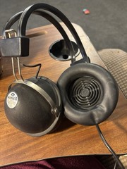 Sonic-A Black Over-Ear Headphones 6.35mm Adjustable Headband Double Earpiece
