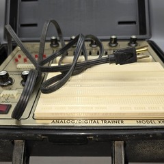 Vintage Elenco XK-500 Analog – Digital Trainer with Case – Powers On – AS IS