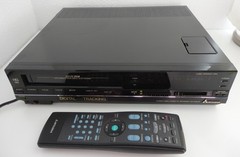 Mitsubishi HS-422UR VCR VHS Hi-Fi Stereo Video Recorder w/ Remote Control Works