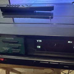 Sony Betamax Video Cassette Recorder SL-3030 Powers On for parts/repair