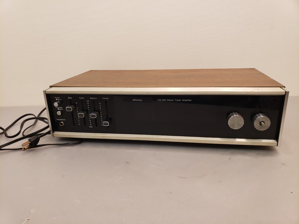 J.C. Penny Model No. 3201 AM-FM Stereo Tuner Amplifier Radio Receiver Woodgrain