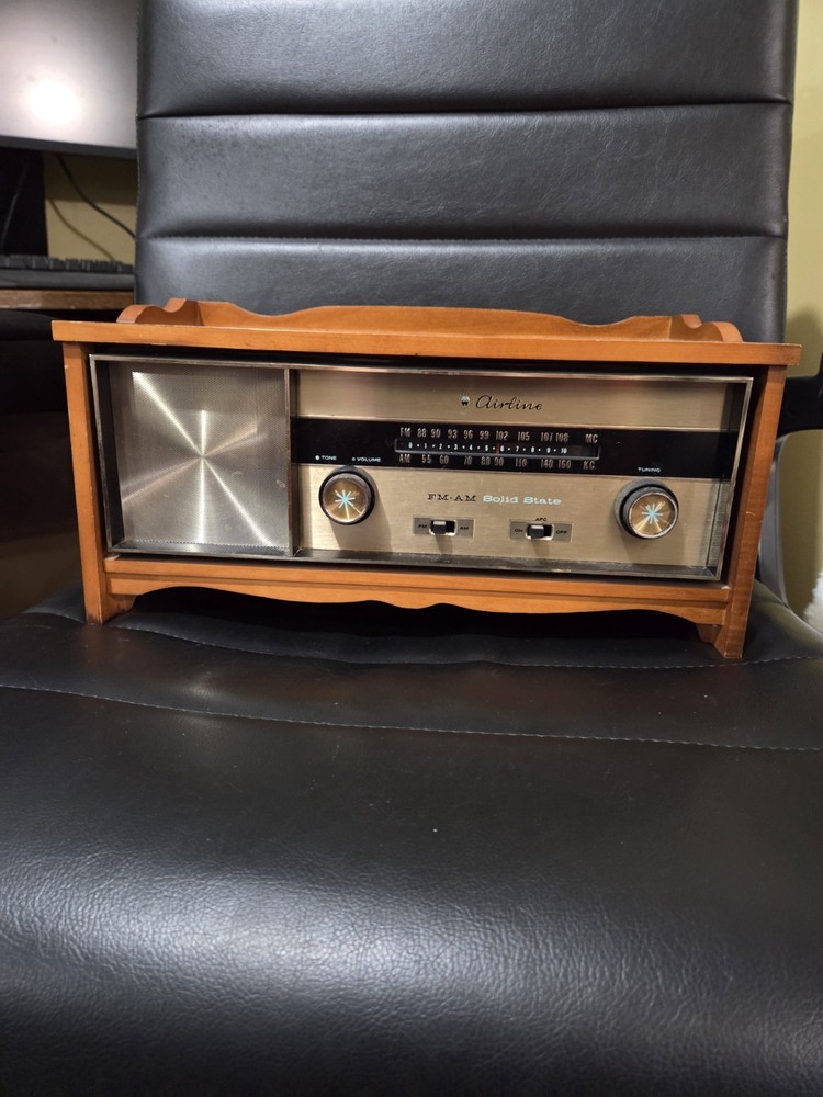 Vintage 1960’s Wards Airline SState Am/Fm Electric Radio Maple Great Working