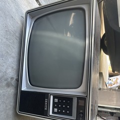 Zenith Vintage CRT Television Woodgrain Cabinet Model Y124W1 MPN Y124W1