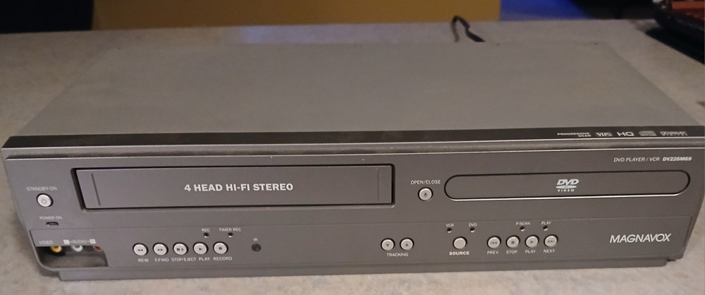 Magnavox DV225MG9 VCR-DVD Combo Player 4-Head Hi-Fi Stereo VHS/DVD NO REMOTE