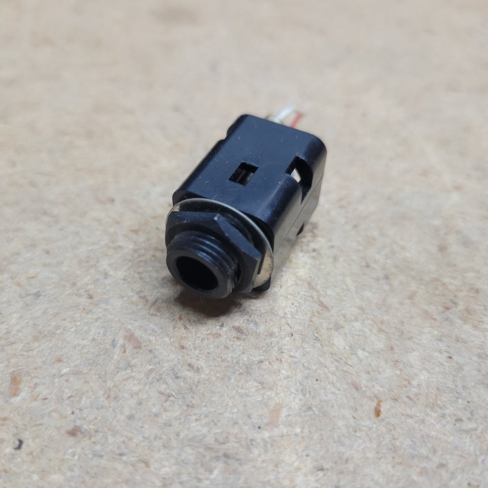 Fostex A-8 LR remote punch in out Jack