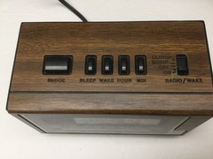 Vintage GE Electric- Battery ,AM FM Radio/ Alarm Model 7 4601A, Malaysia.