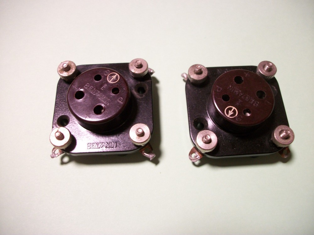 Pair of 4 pin UX-4 breadboard tube sockets from the late 1920s.