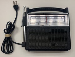 GE General Electric Solid State Radio Model 7-2810E Portable AM/FM Works Great