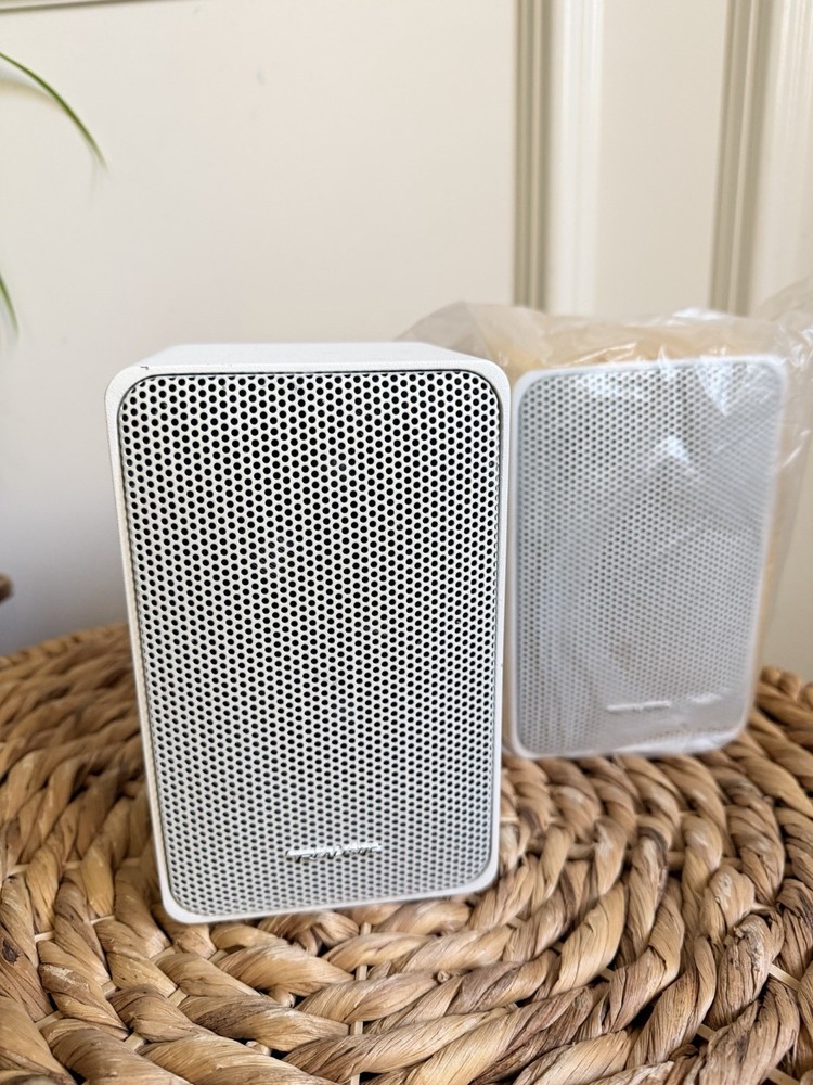 Radio Shack Realistic Minimus 7 Speaker 40-2045 White Pair