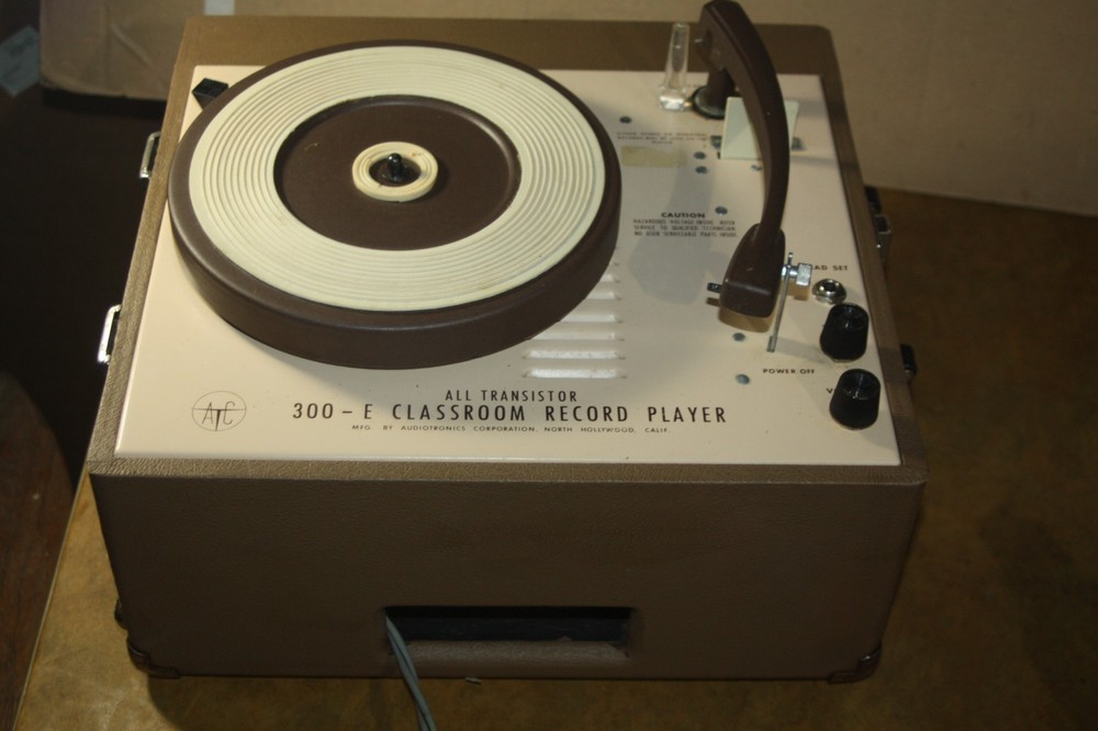Vintage Audiotronics 300-E 4 Speed Classroom Record Player- Powers Up -Lights Up
