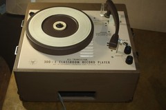 Vintage Audiotronics 300-E 4 Speed Classroom Record Player- Powers Up -Lights Up