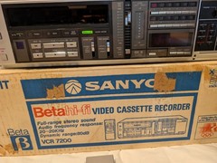 Sanyo Betamax Hi-Fi Video Cassette Recorder VCR 7200 with Remote Control & Box